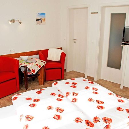 Ferienwohnungen Im Haus Am Deich Middelhagen Eksteriør billede