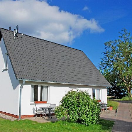 Ferienwohnungen Im Haus Am Deich Middelhagen Eksteriør billede